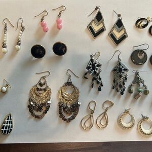 Lot of vintage earrings